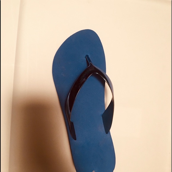 💙BLUE METALLIC FLIP FLOPS💙 NWOT - Picture 4 of 7
